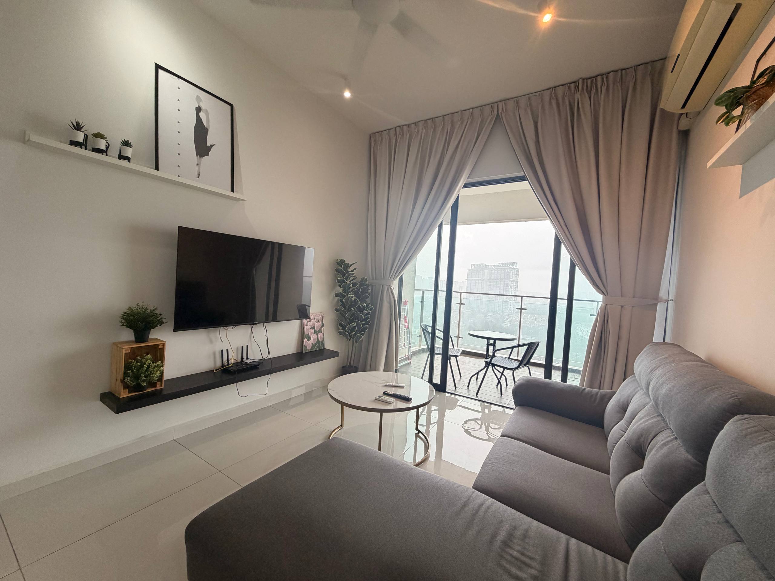 Serviced Apartment Bay Point @ Country Garden Danga Bay