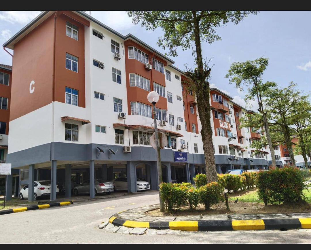 Double storey low cost Jalan Suria 81 Bandar Seri Alam