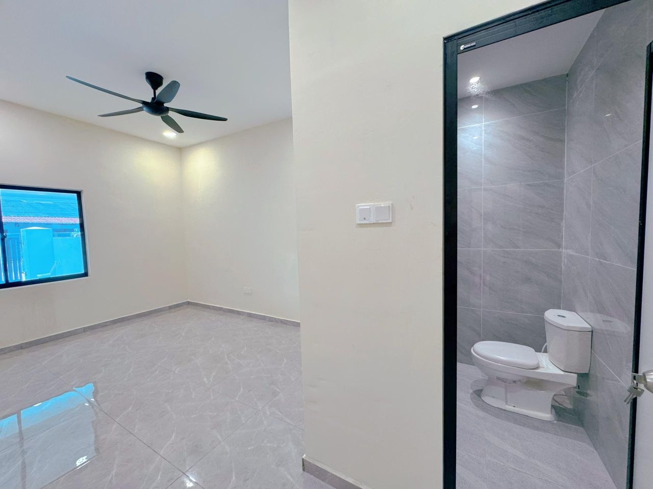 House Gelang Patah 8