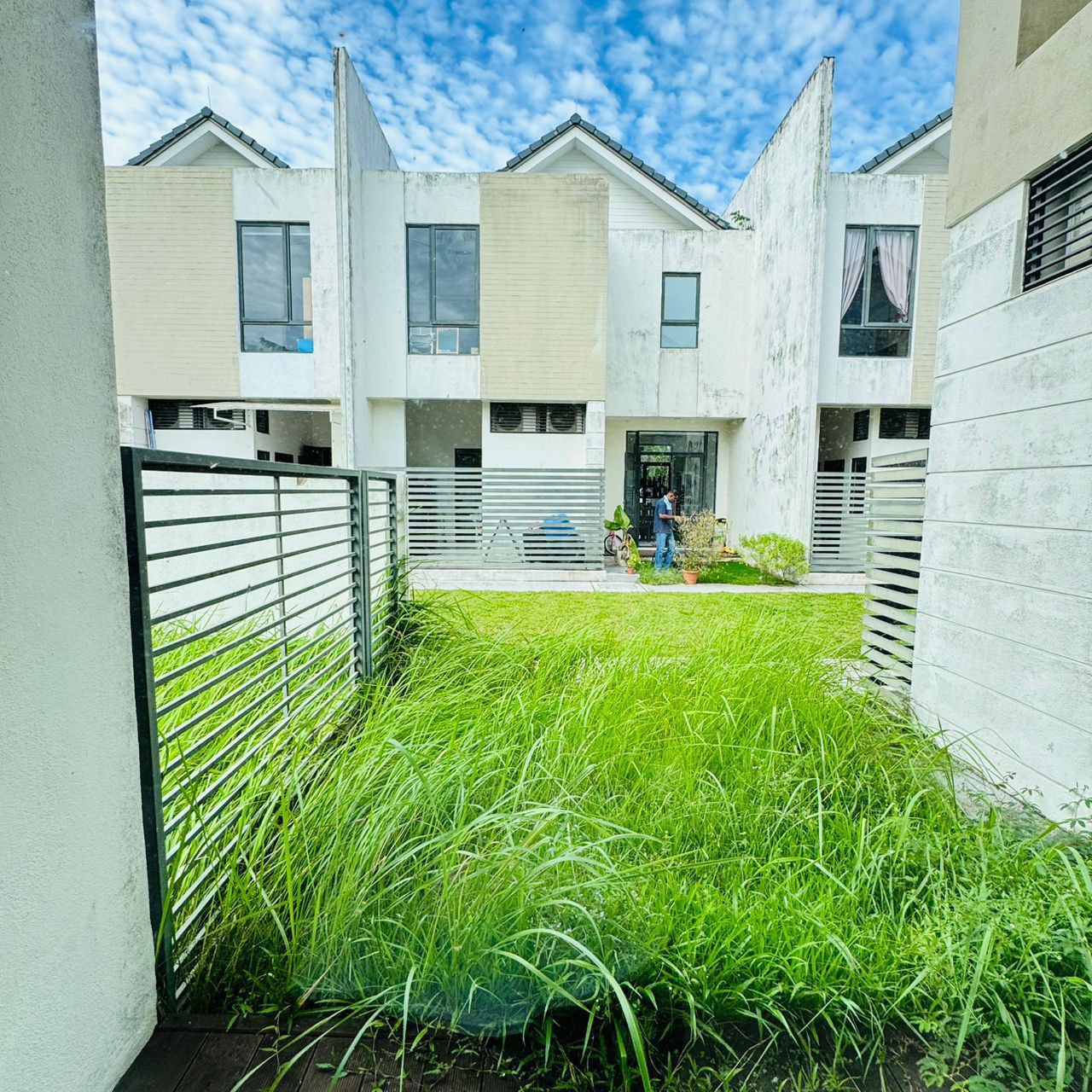 Double storey garden terrace Avira Medini Iskandar 5