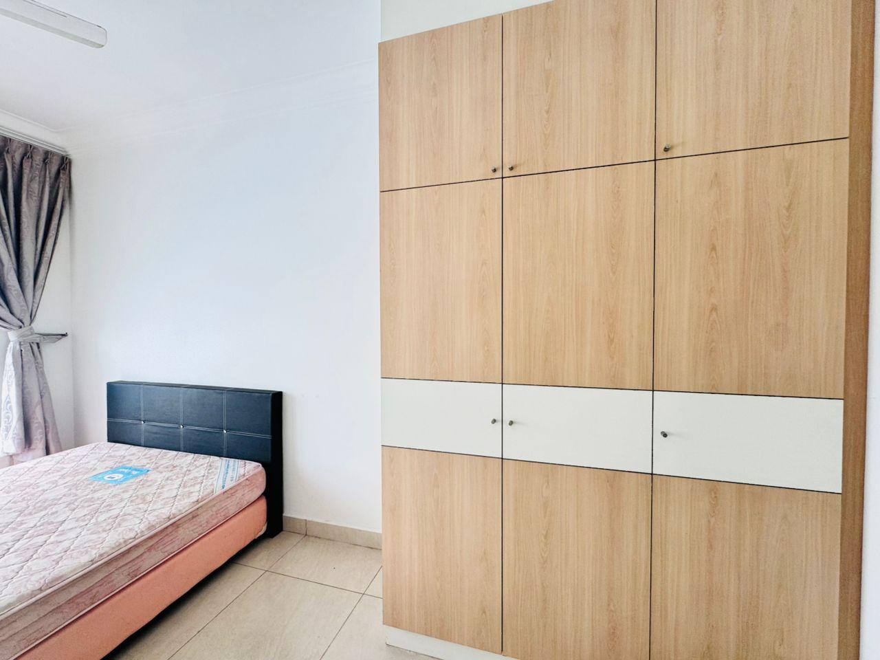 Condo Golden Sands Seaview 4