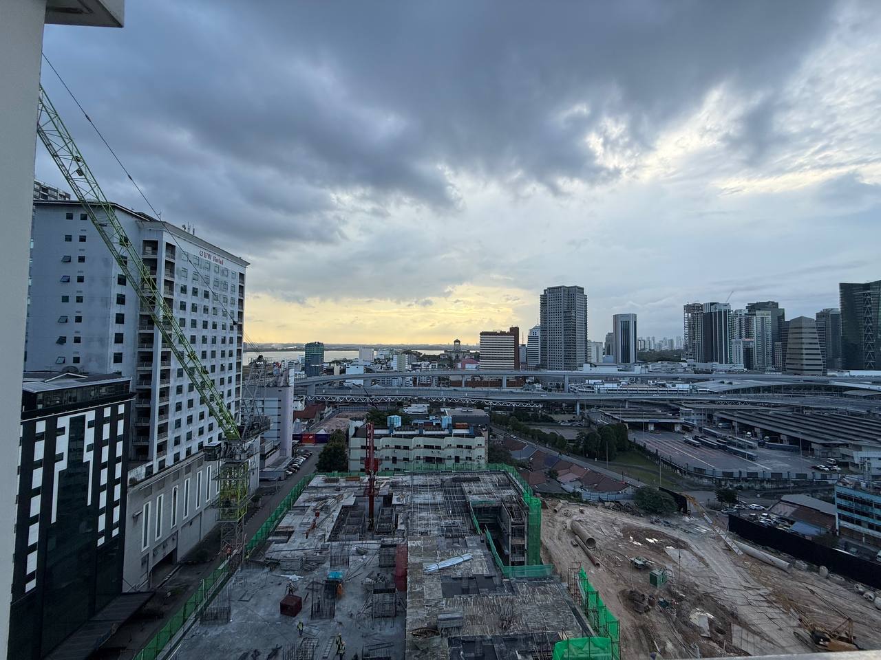 Intermediate / Middle Floor Sky Habitat 8