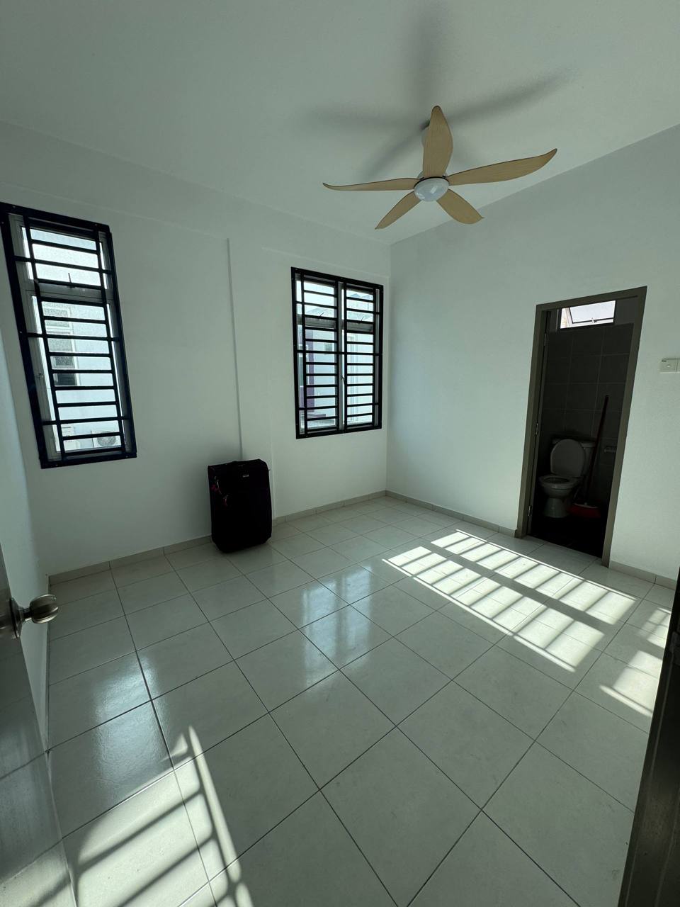 Double storey cluster house Pulai Mutiara 4