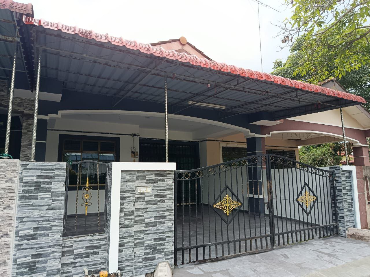 House Taman Kiaramas – photo 1