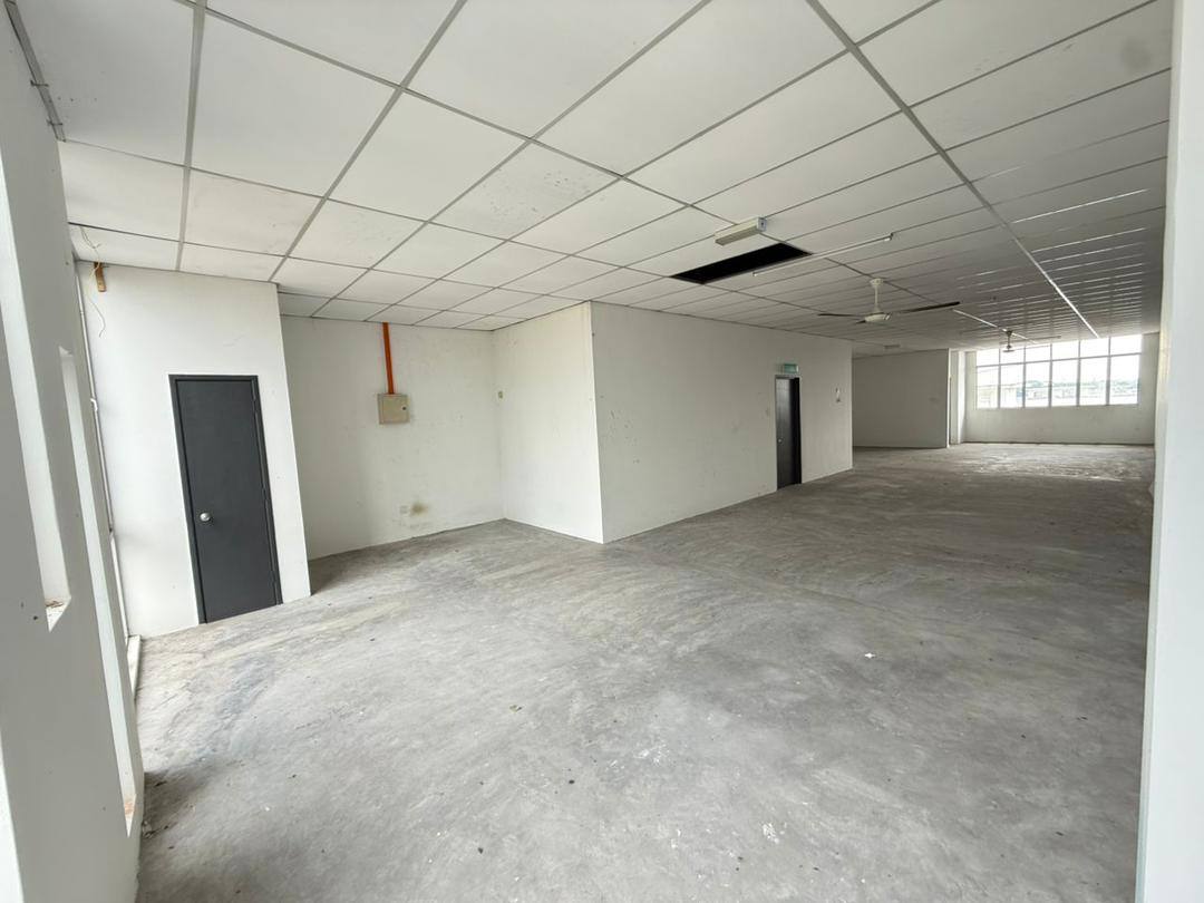 4 Storey Shoplot with Lift Kota Putri