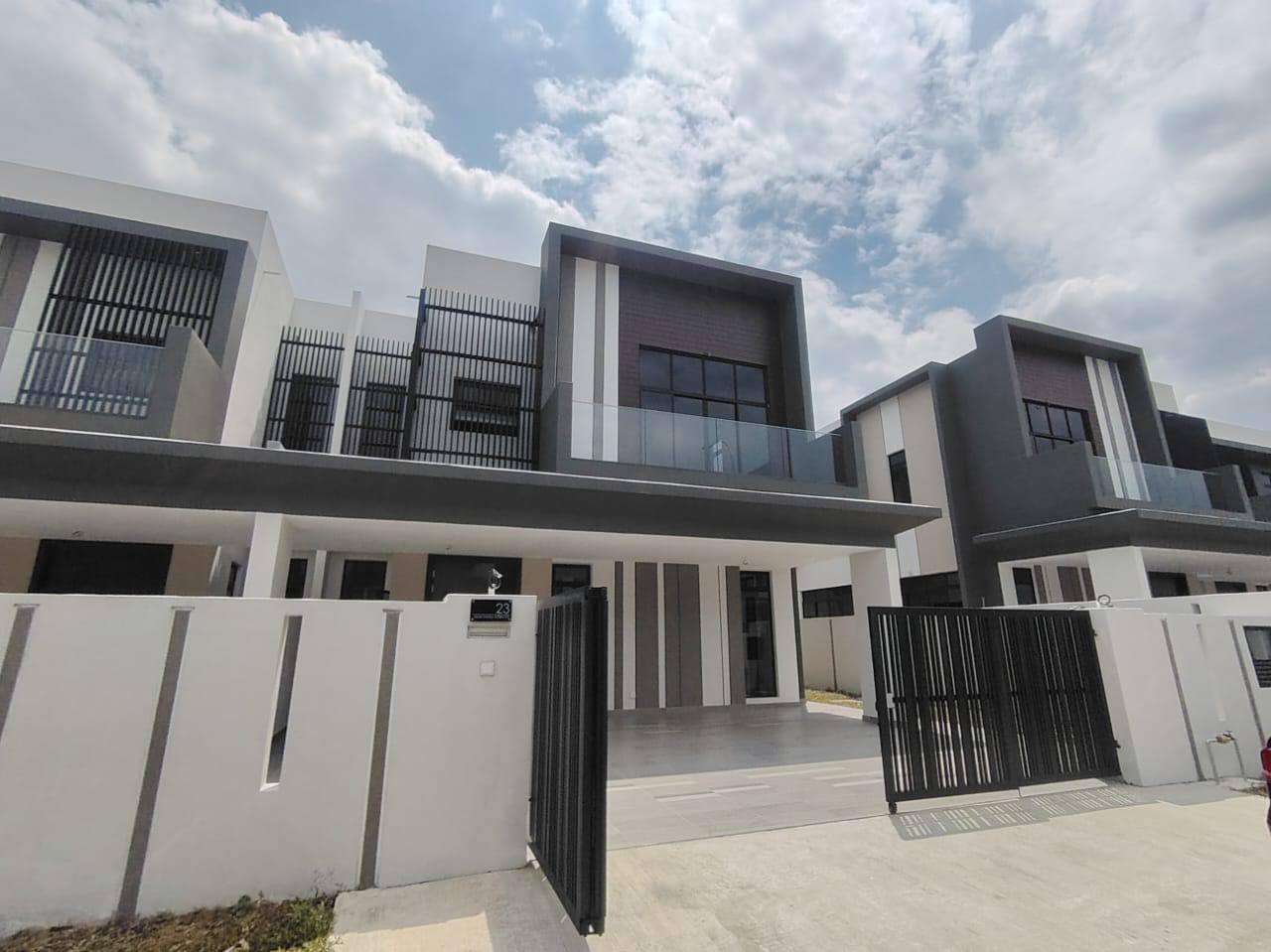 Double Storey Semi-D Jalan Danga Sutera – photo 1