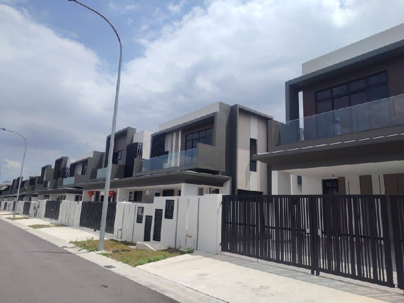 Double Storey Semi-D Jalan Danga Sutera 4