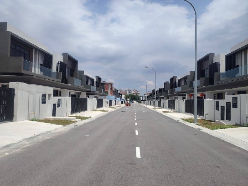 Double Storey Semi-D Jalan Danga Sutera 3