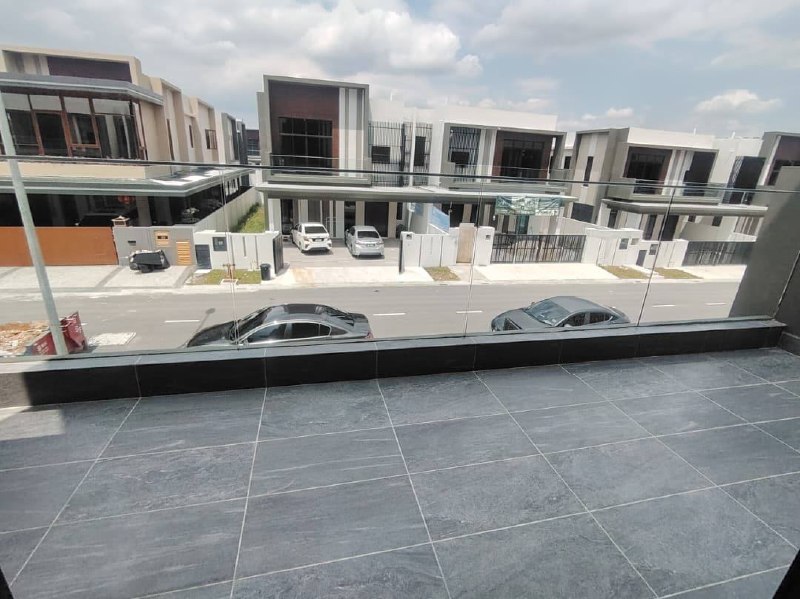 Double Storey Semi-D Jalan Danga Sutera 5