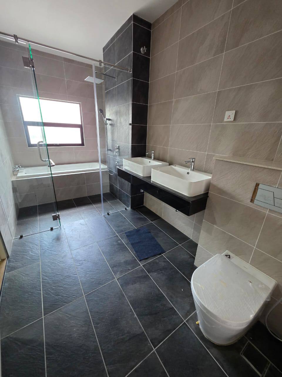 Double Storey Semi-D Jalan Danga Sutera 8