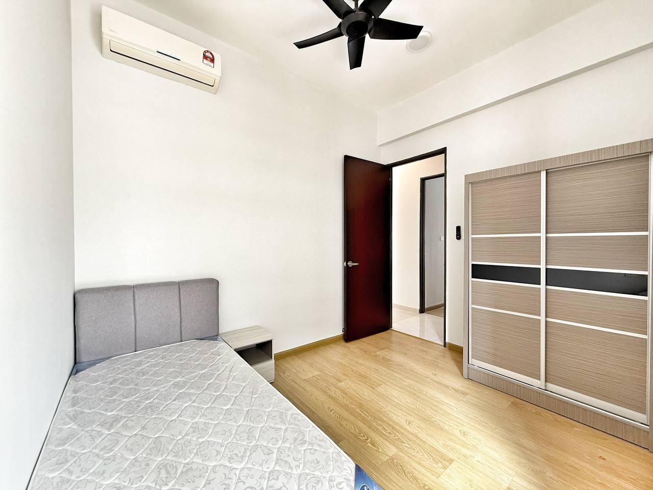 Condominium Country Garden Danga Bay 5