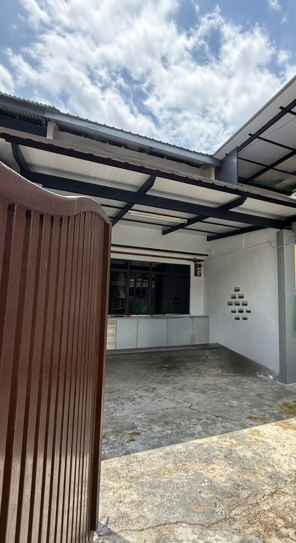 Double Storey Low Cost House Jalan Teratai Johor Jaya – photo 1