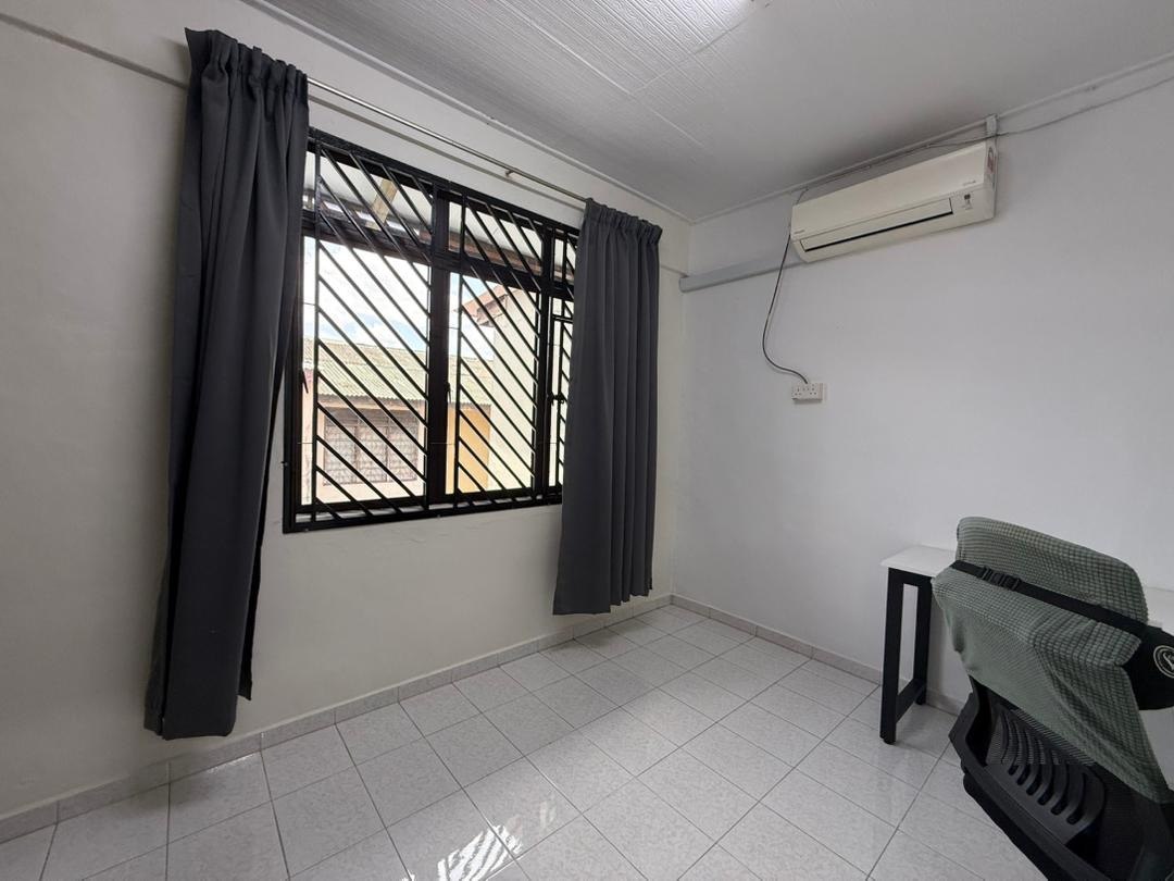 Double Storey Low Cost House Jalan Teratai Johor Jaya 12