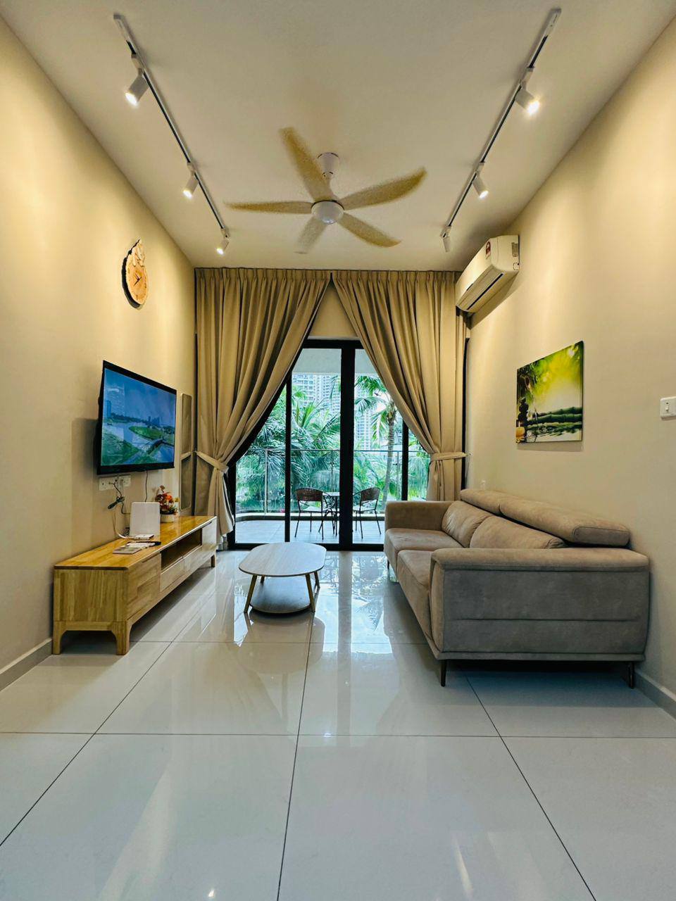 Condo Country Garden Danga Bay – photo 1