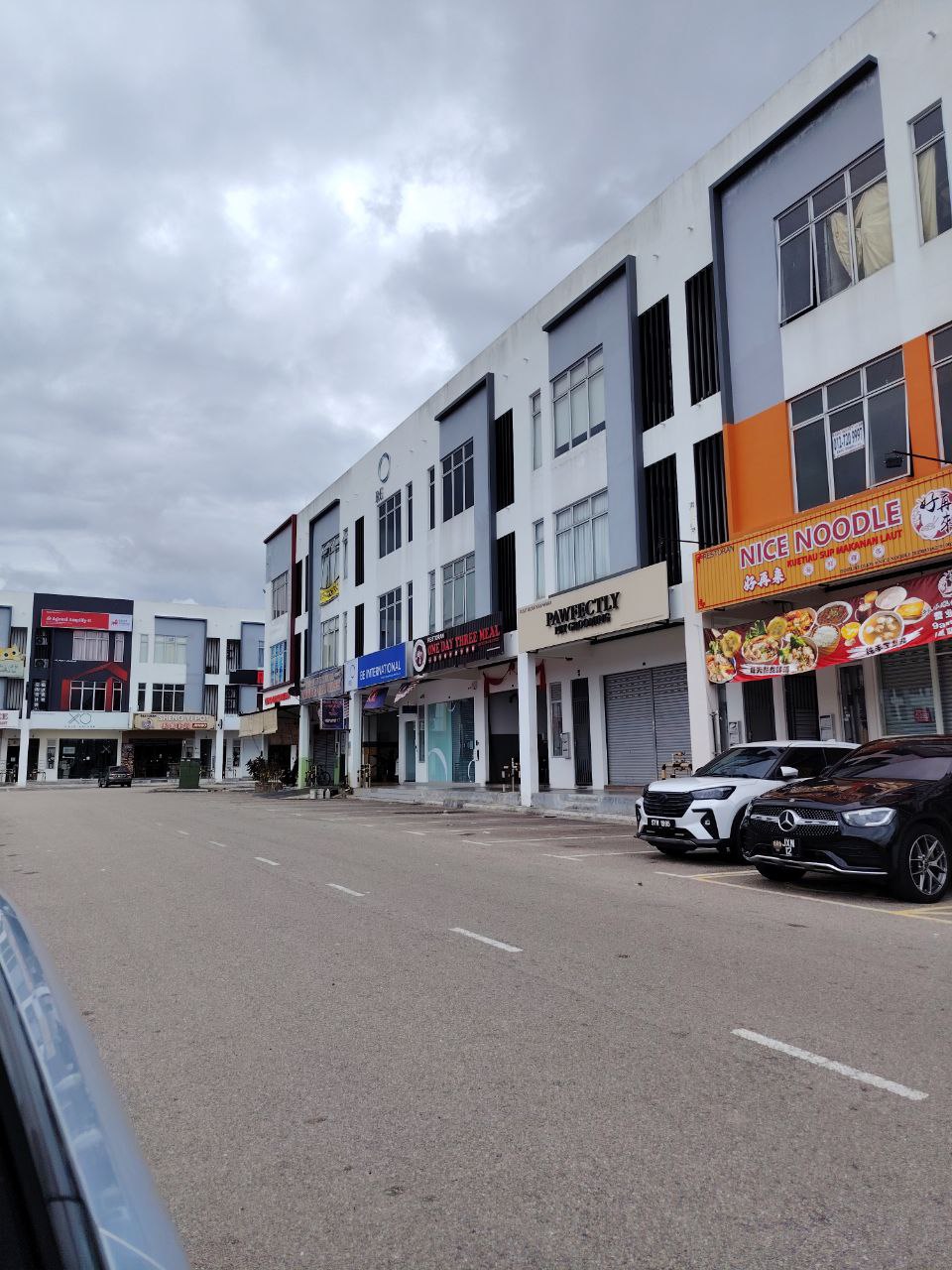 3-Storey Shoplot Austin Crest