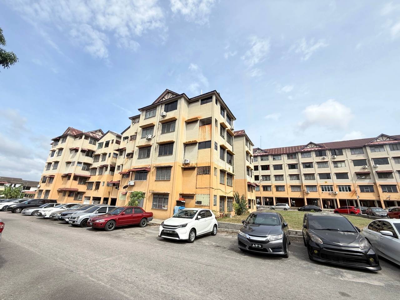 Low Cost Flat Taman Daya