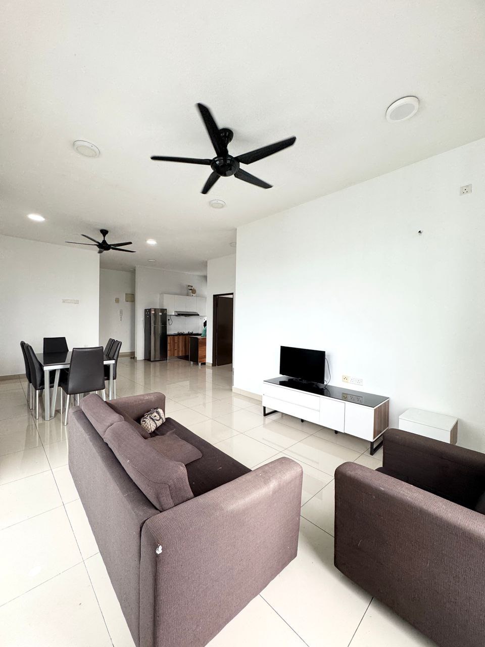 Apartment M Condominium Larkin