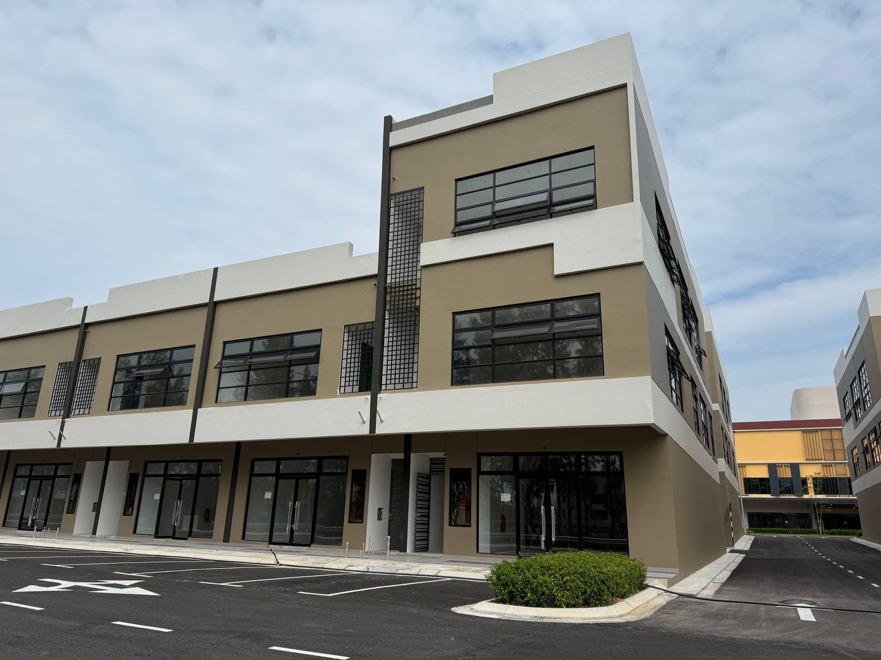 3-Storey Shop Office Horizon Square 5