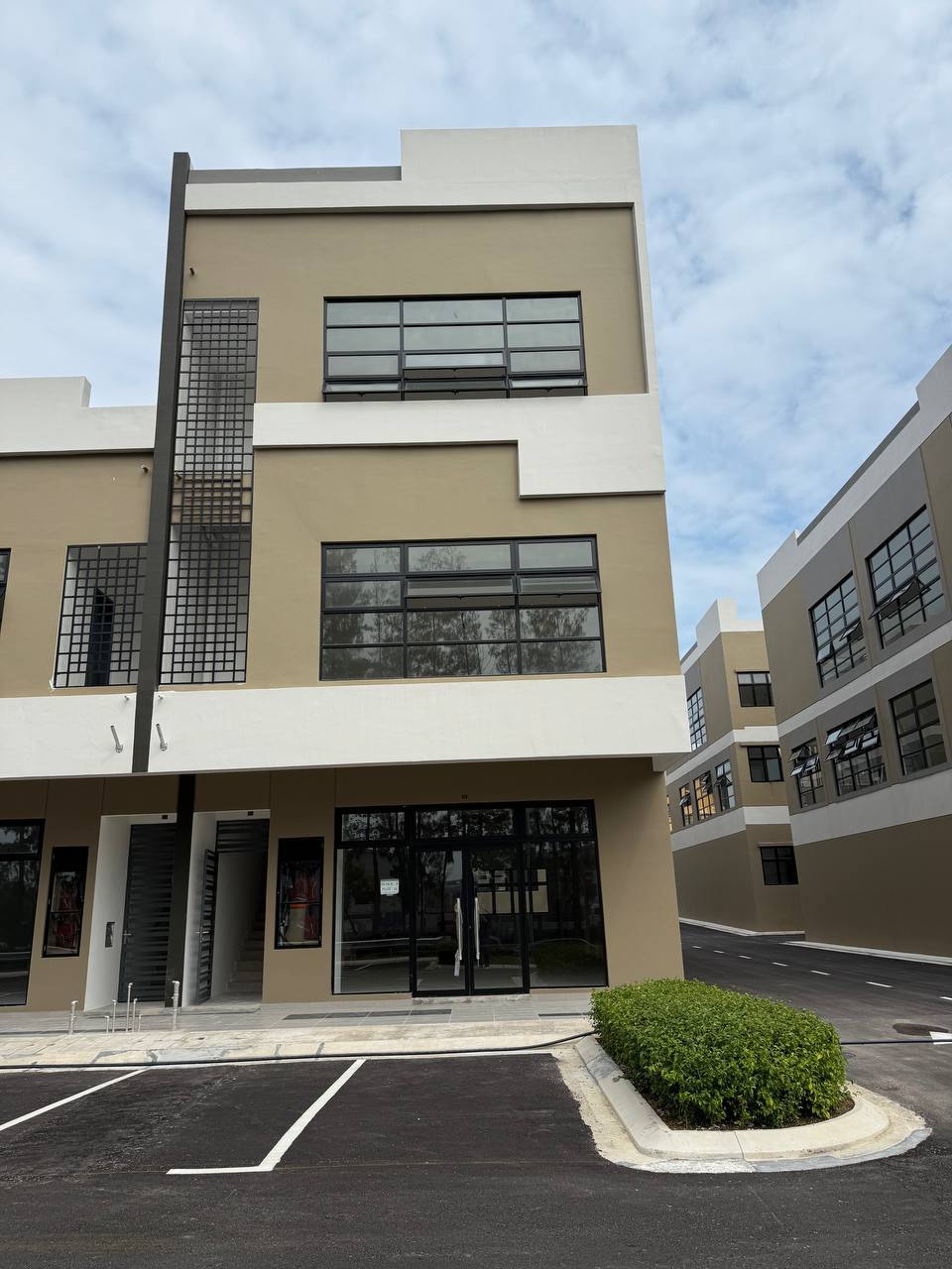 3-Storey Shop Office Horizon Square 4