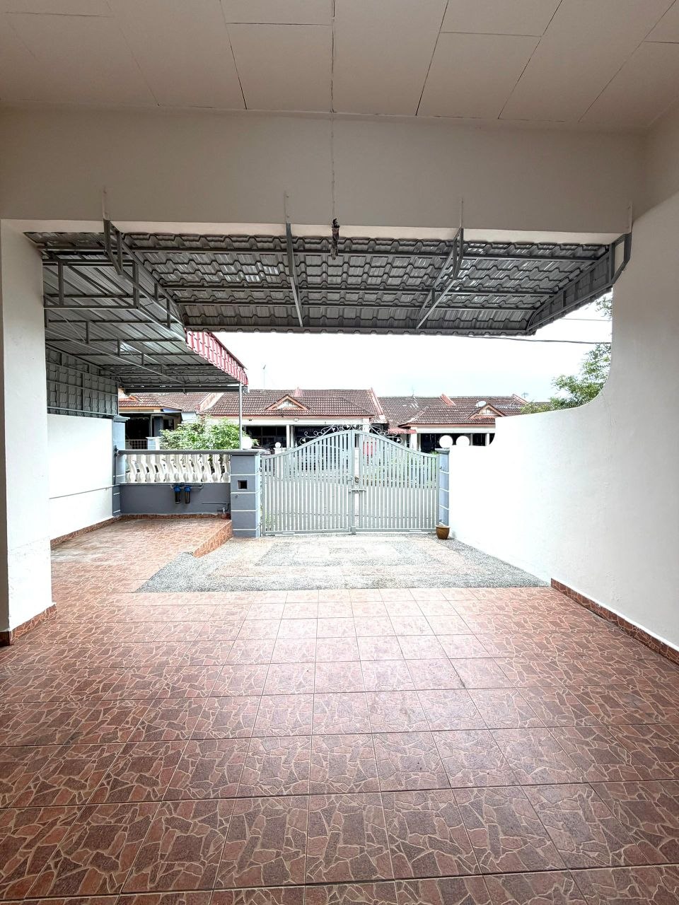 Single Storey Terrace House Ulu Tiram 5
