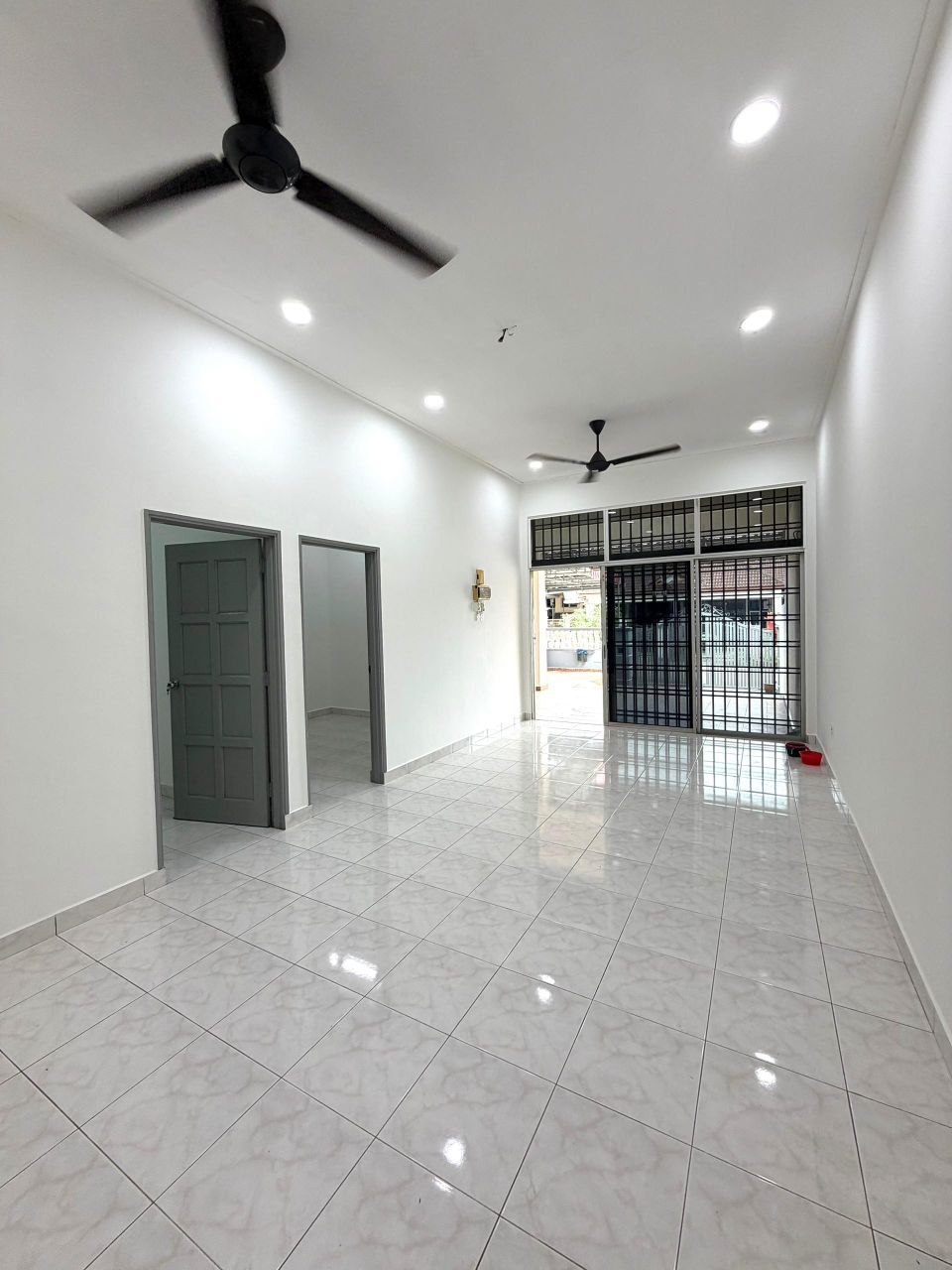 Single Storey Terrace House Ulu Tiram – photo 1