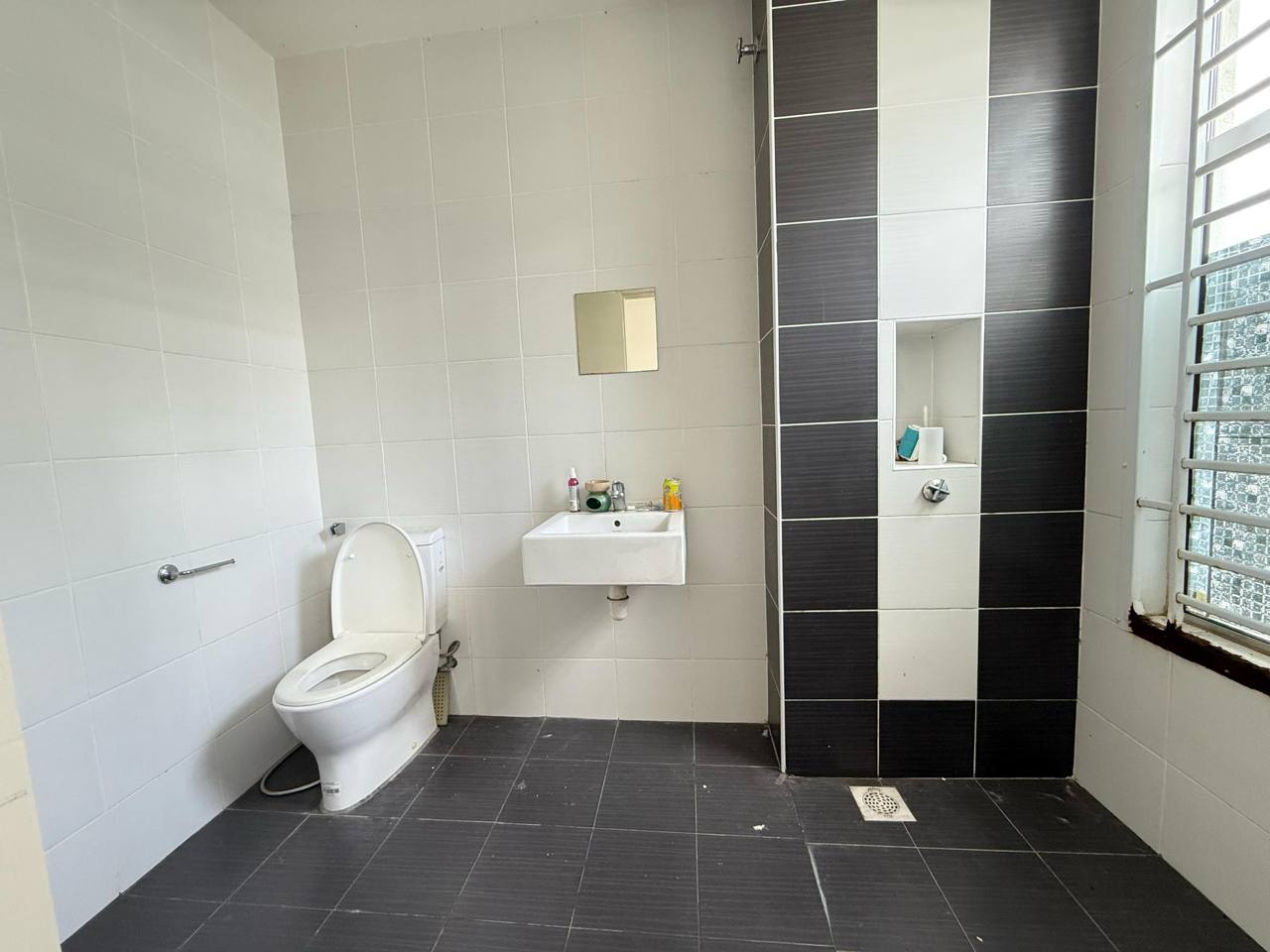 2.5 Storey Terrace House Imperial Jade Residence 15