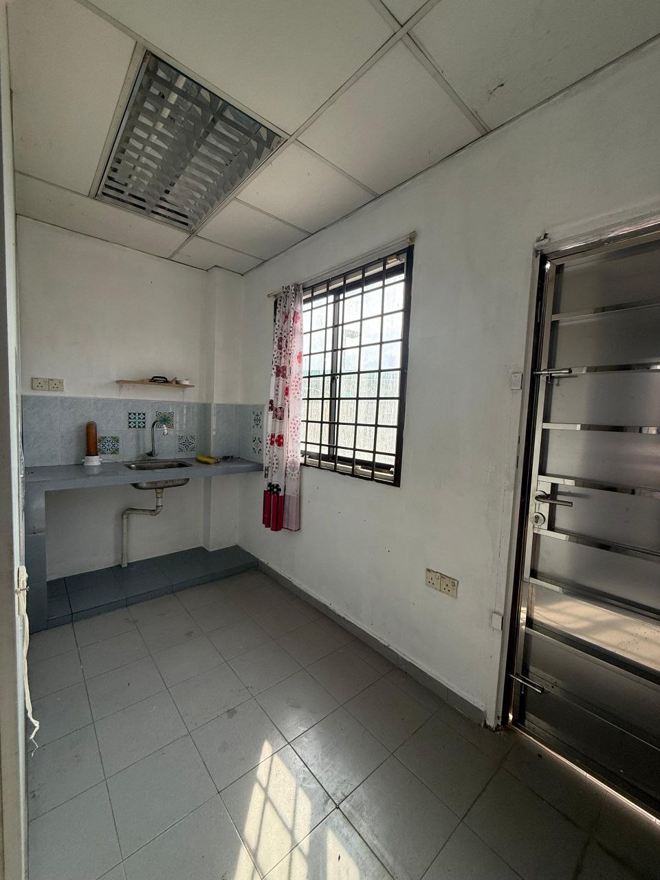 Ground Floor Intermediate Ros Merah 3