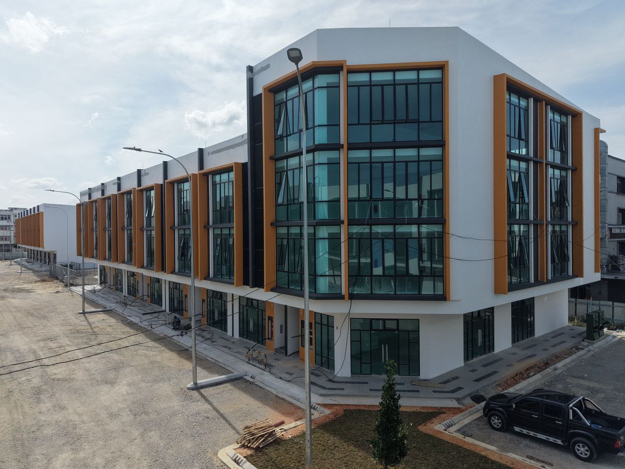 3-Storey Shoplot (Intermediate) Taman Permas Jaya