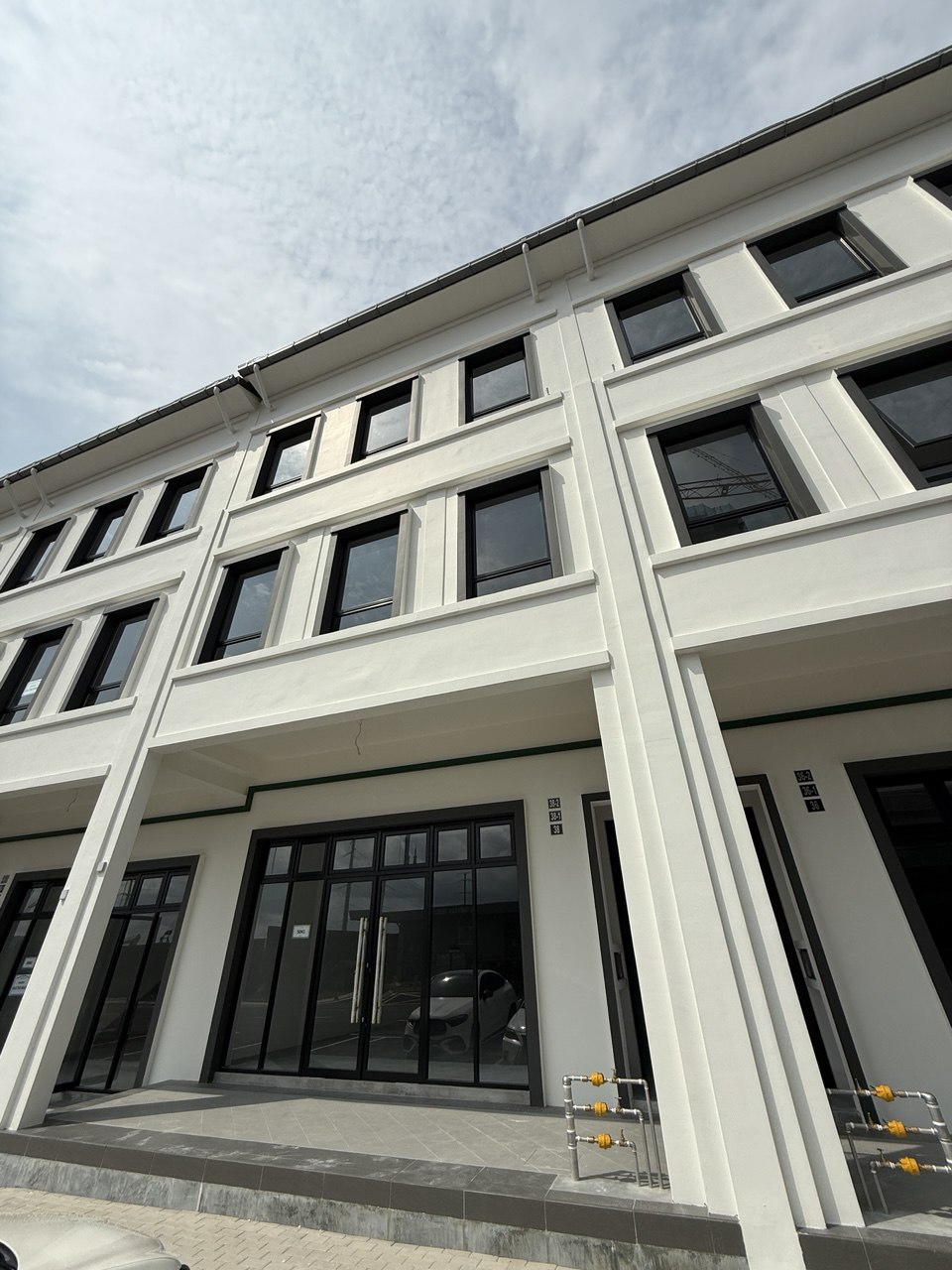 3 Storey Shoplot Eco Boulevard 2