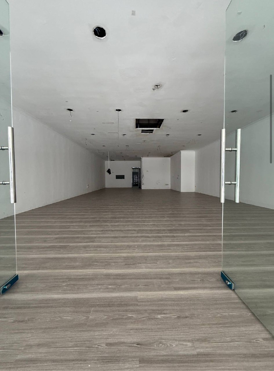 3 storey Shoplot Taman Molek