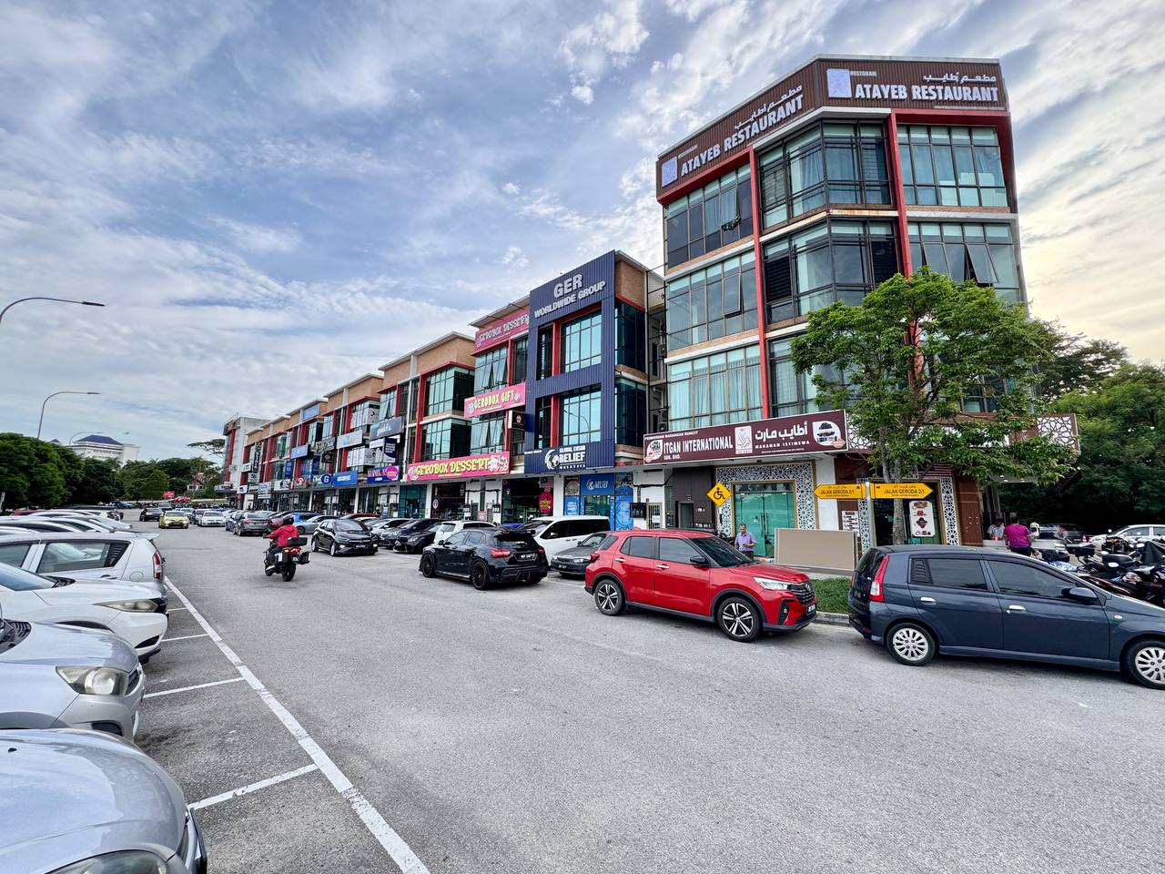 3 Storey Shop lot (Corner) Larkin Town Centre 2