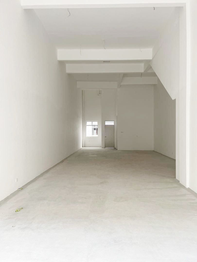 2 storey Shoplot Mount Austin 4