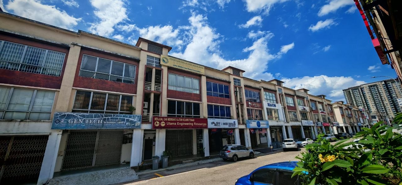 3 Storey Shoplot Taman Austin Perdana 4