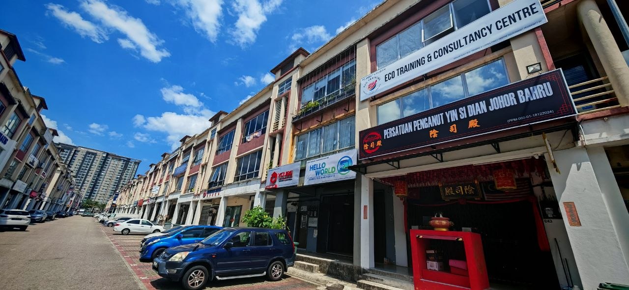 3 Storey Shoplot Taman Austin Perdana 3