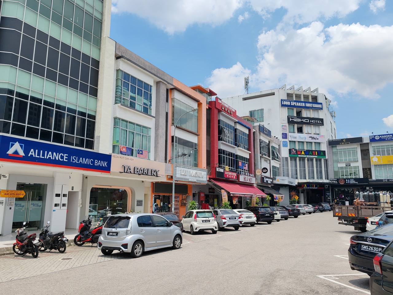 3 Storey Shoplot Austin Heights 4