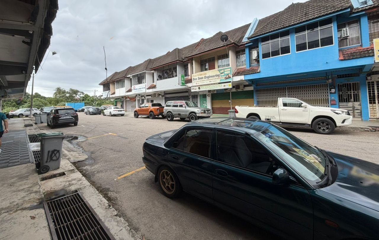2-Storey shop lot (Ground floor only) Taman Daya 2
