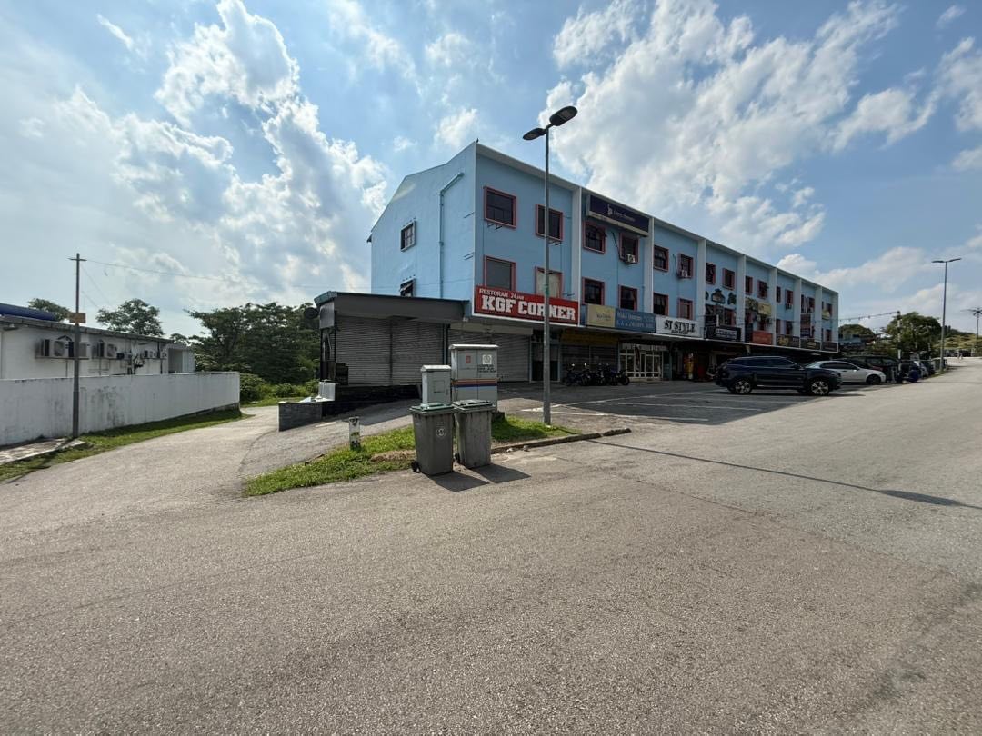 Triple Storey JB Town Area ā photo 1