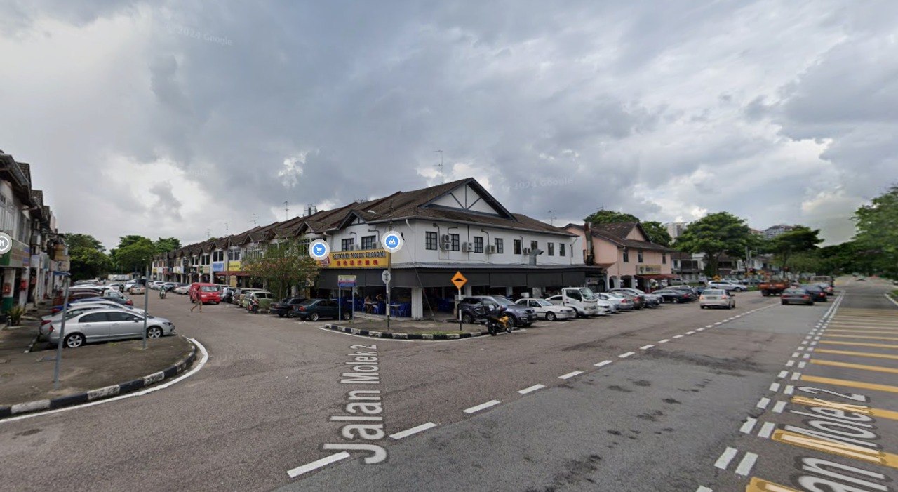 2-Storey Shoplot Taman Molek – photo 1