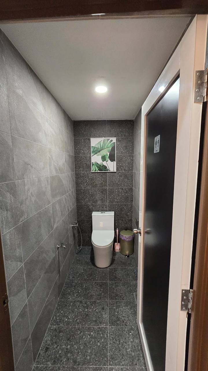 Three storey Shop Austin 9