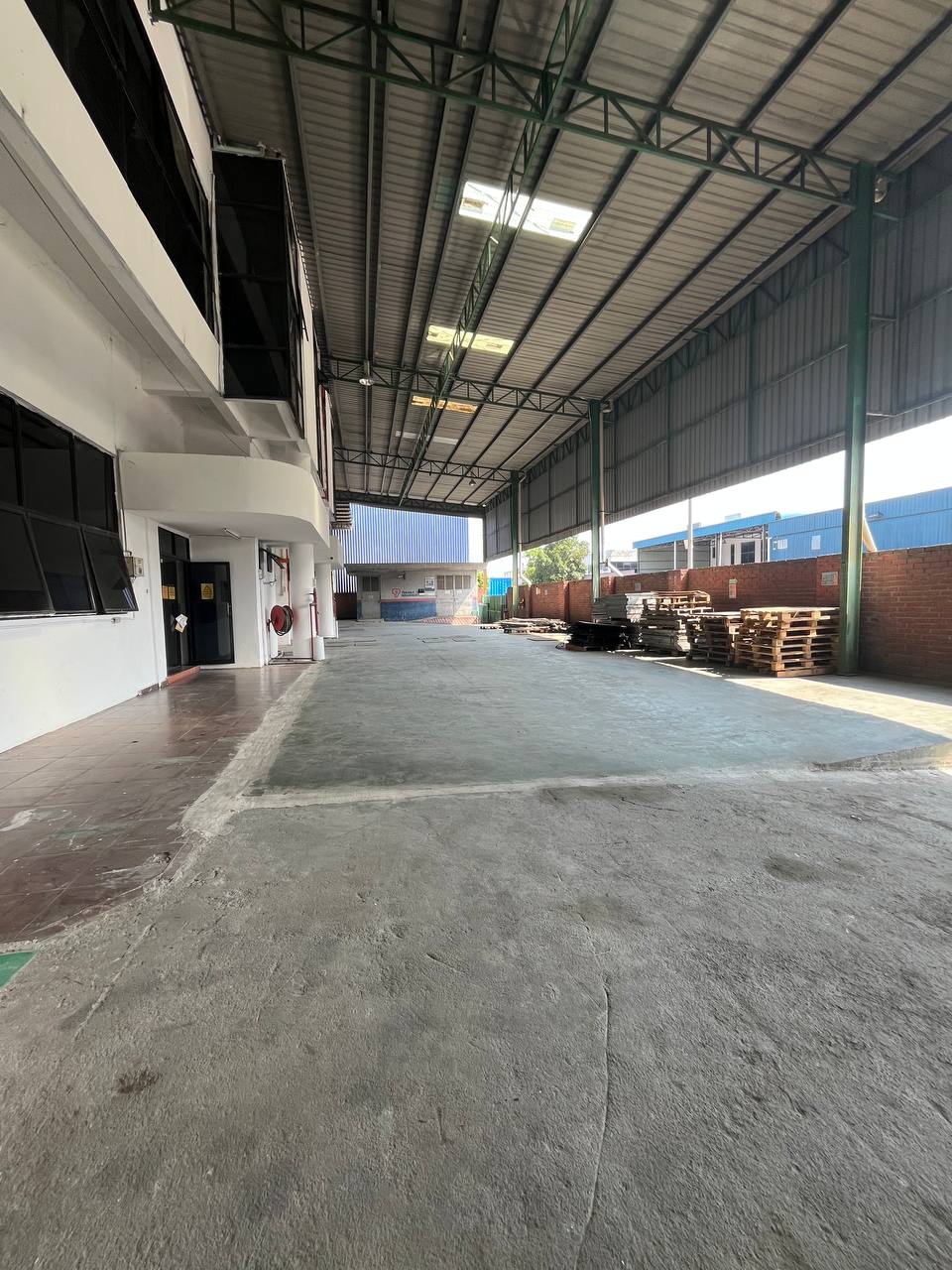 Double Storey Semi-D Factory (2 units adjoining) Desa Cemerlang 2